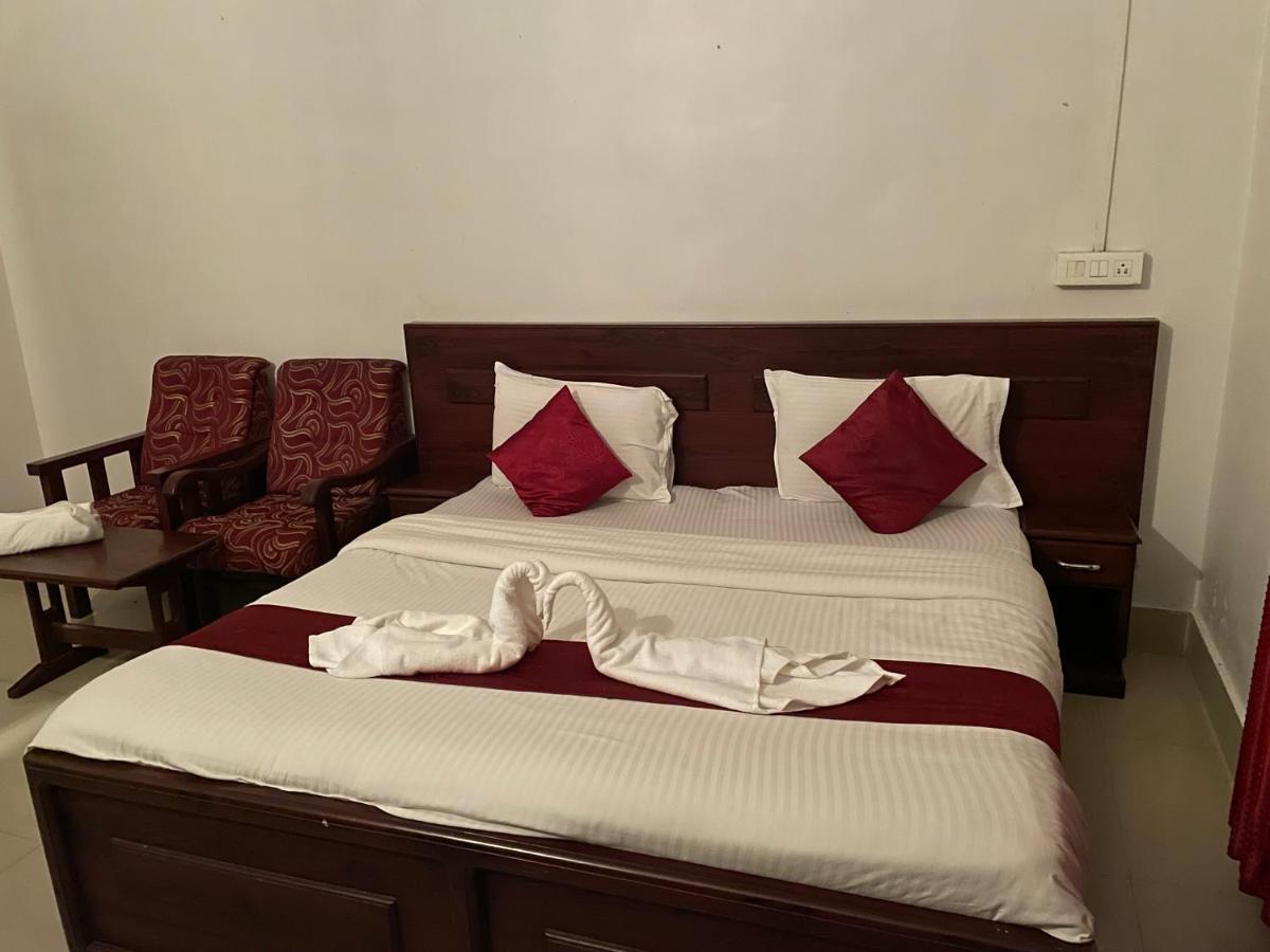 Hotel Caveri Madikeri Esterno foto