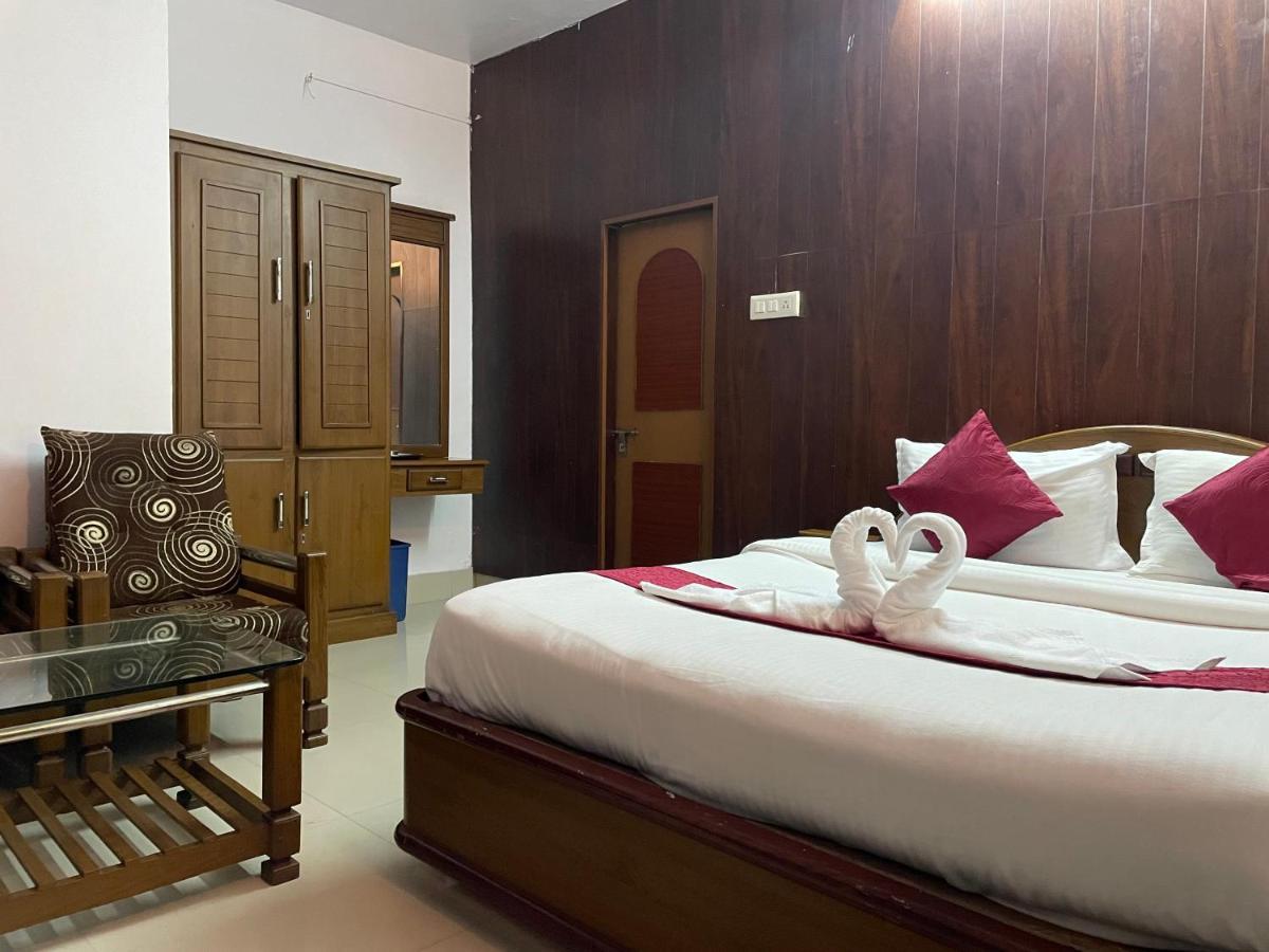 Hotel Caveri Madikeri Esterno foto