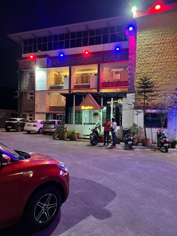 Hotel Caveri Madikeri Esterno foto