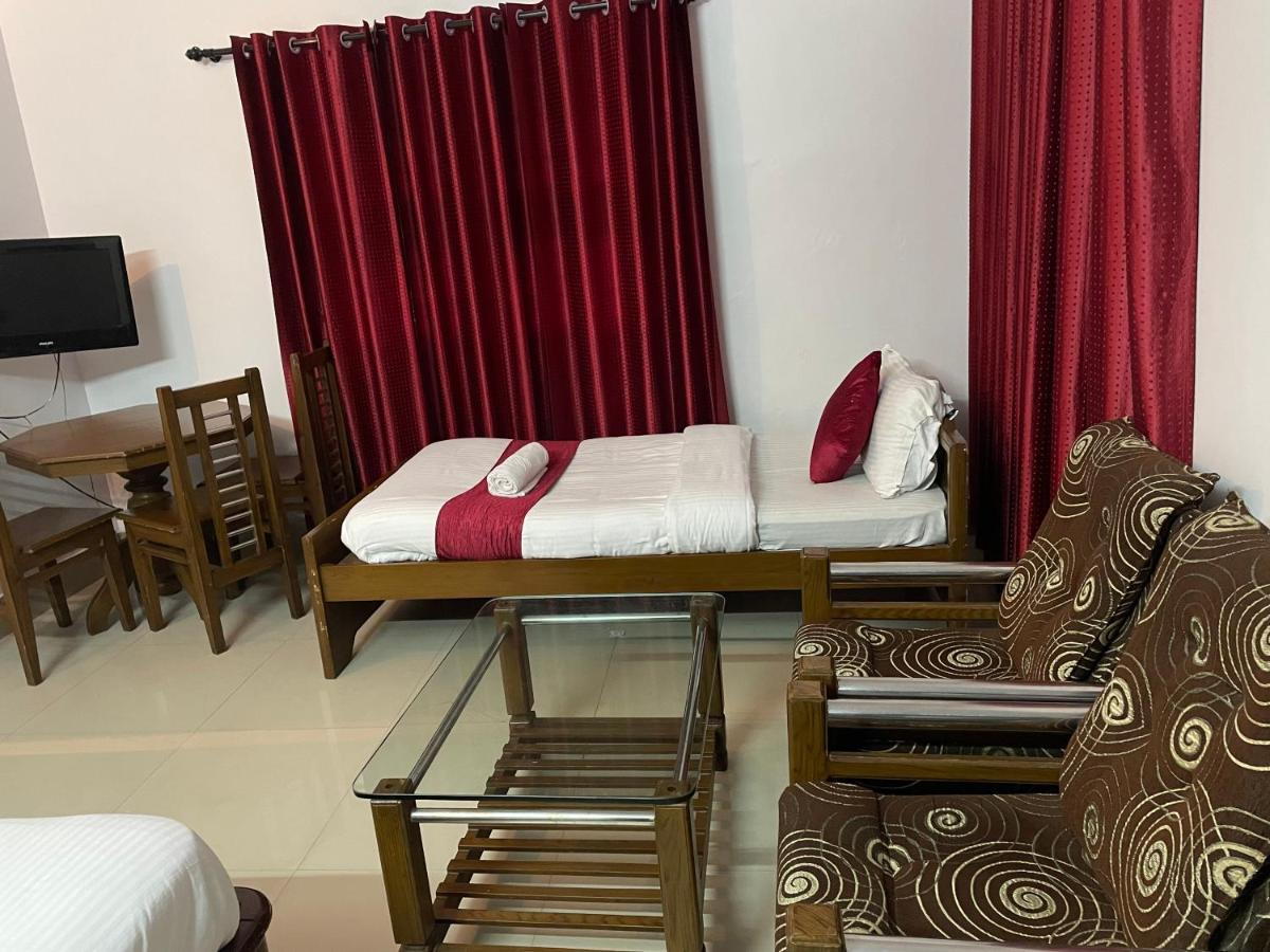 Hotel Caveri Madikeri Esterno foto