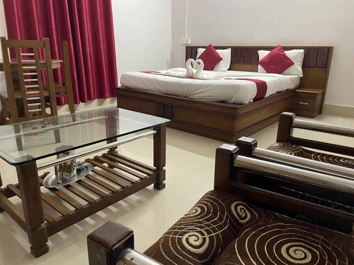 Hotel Caveri Madikeri Esterno foto