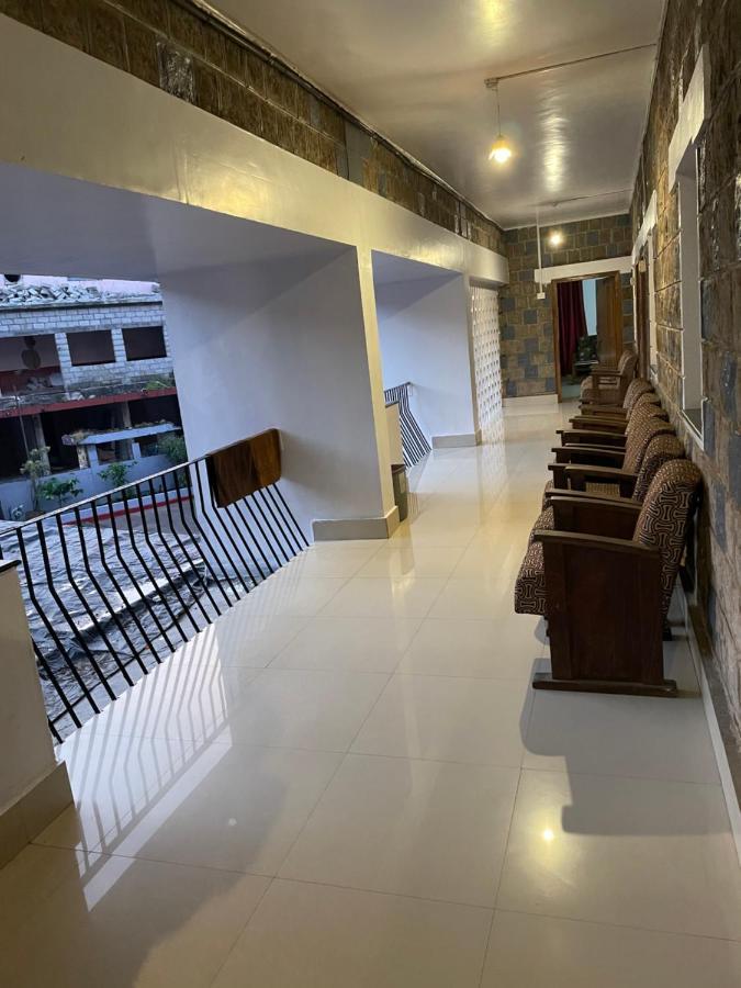 Hotel Caveri Madikeri Esterno foto