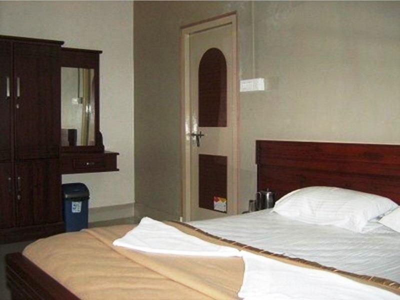 Hotel Caveri Madikeri Esterno foto