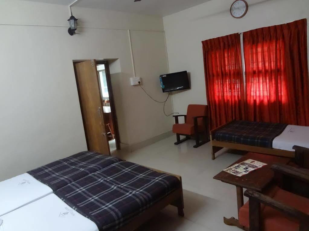Hotel Caveri Madikeri Esterno foto