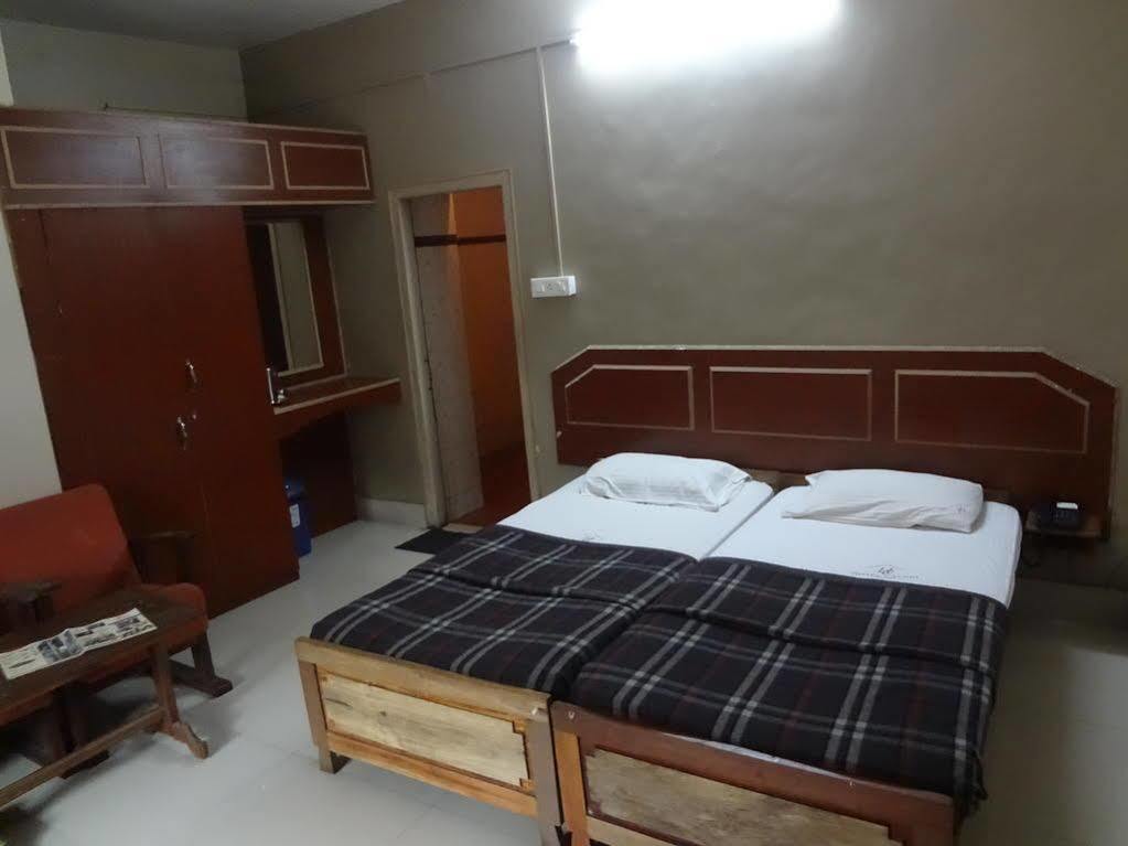 Hotel Caveri Madikeri Esterno foto